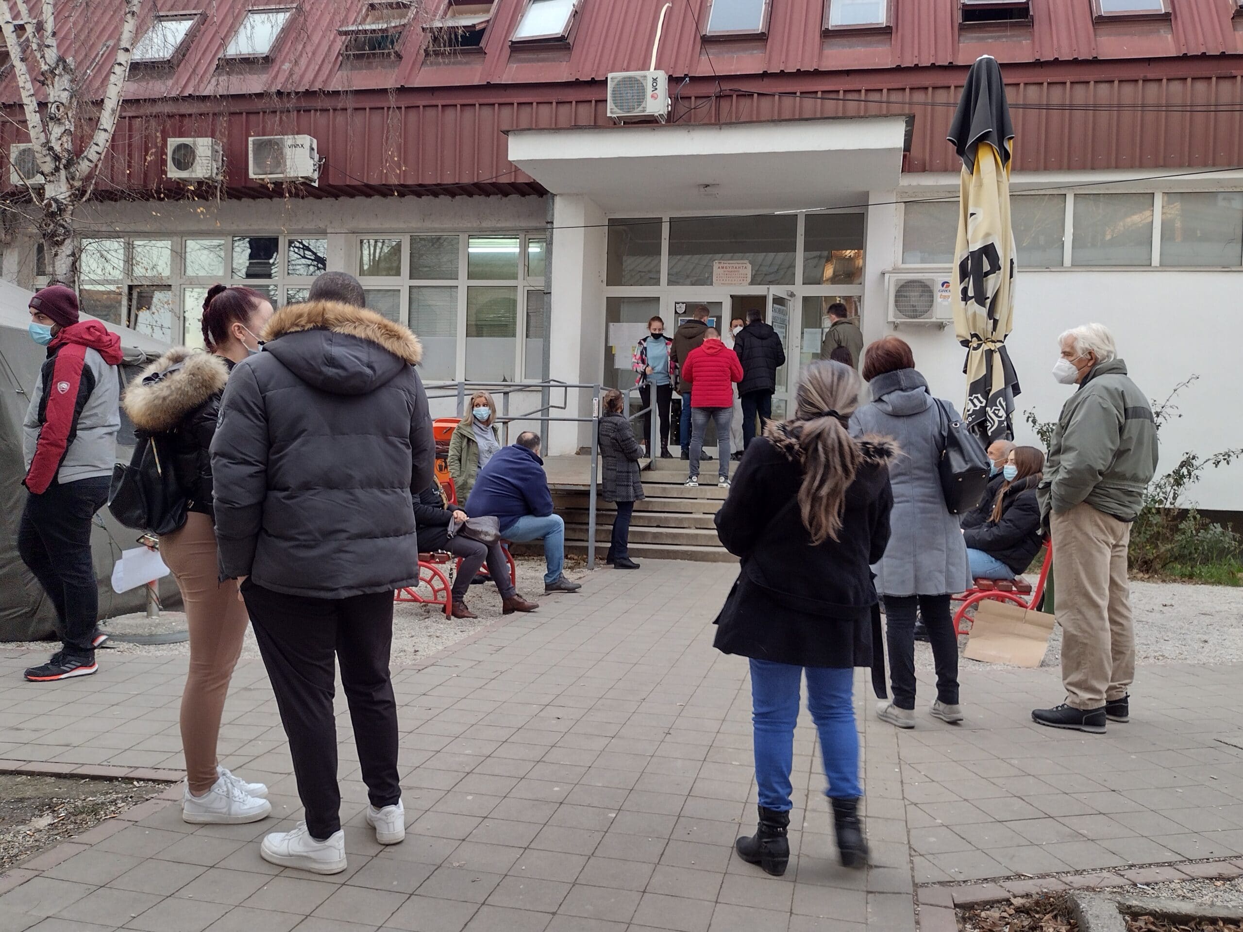 Kragujevac: Zbog skoka broja obolelih "Zastavina" ambulanta ponovo u kovid sistemu 3