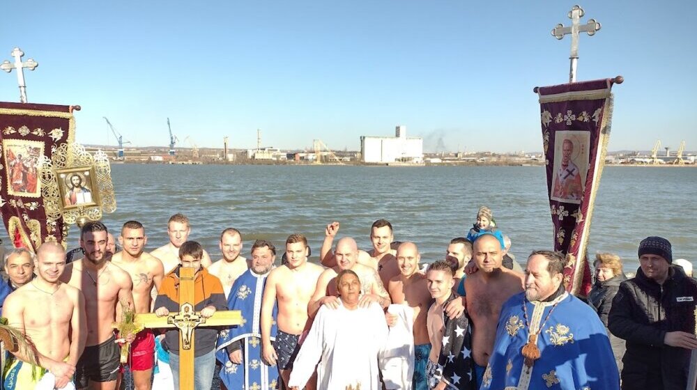 Kladovljanin Zlatko Otašević prvi doplivao do Časnog krsta 1