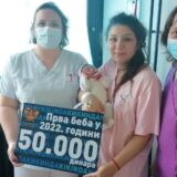 Pokloni za prvu bebu rođenu u Kikindi u 2022. godini 11