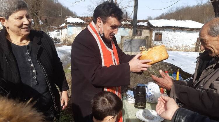 Obeležen praznik Sv. Atanasija Velikog u kragujevačkom romskom naselju Korman 1
