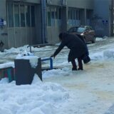Trotoari pod snegom i ledom, otežano kretanje građana 11