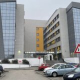 UKC Niš: Mladić koji je pao sa platforme na beton je u teškom ali stabilnom stanju 11