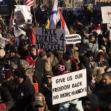 Hiljade ljudi u Kanadi demonstriralo protiv vakcinacije, maski i karantina (FOTO) 11