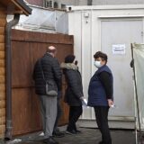 Gračanica: Gužve ispred kovid ambulanti, nedovoljno testova 9