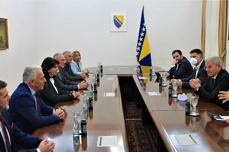 Džaferović: Država Srbija mora da reaguje na pretnje Bošnjacima 1