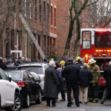 Trinaest mrtvih, uključujući sedmoro dece u požaru u kući u Filadelfiji u SAD 7