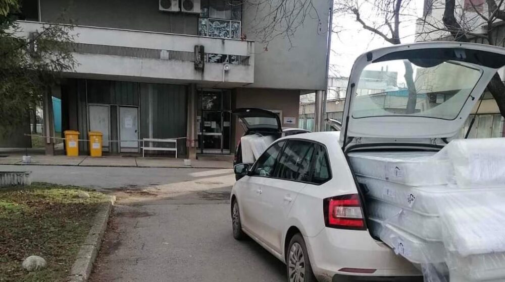 Banatski zaokret donirao dušeke zrenjaninskoj bolnici 1