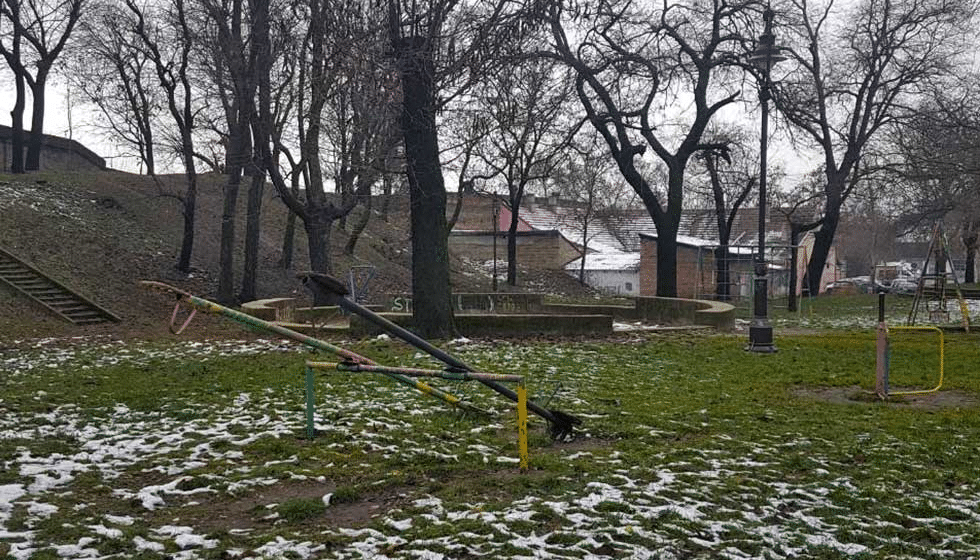 Dečija igrališta u Zrenjaninu za popravku 1
