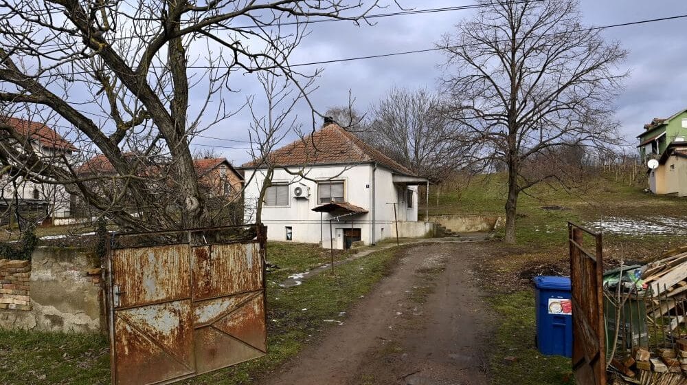 Vesić: Montažne kuće za dve porodice iz Surčina 1