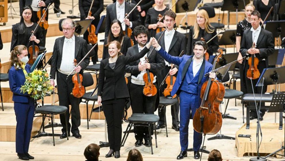 Minhenski filharmoničari sa dirigentkinjom Gidre Šlekite i violončelistom Gotjeom Kapisonom 1