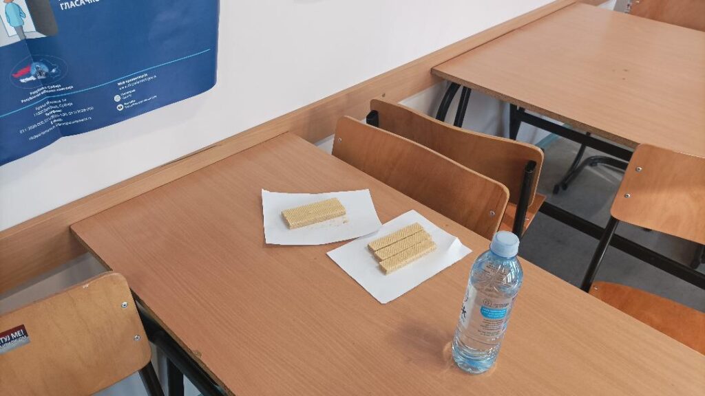 Marija Obradović "potapšala" kutiju 2