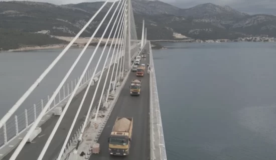Dvadesetak 40-tonskih kamiona testira Pelješki most 13