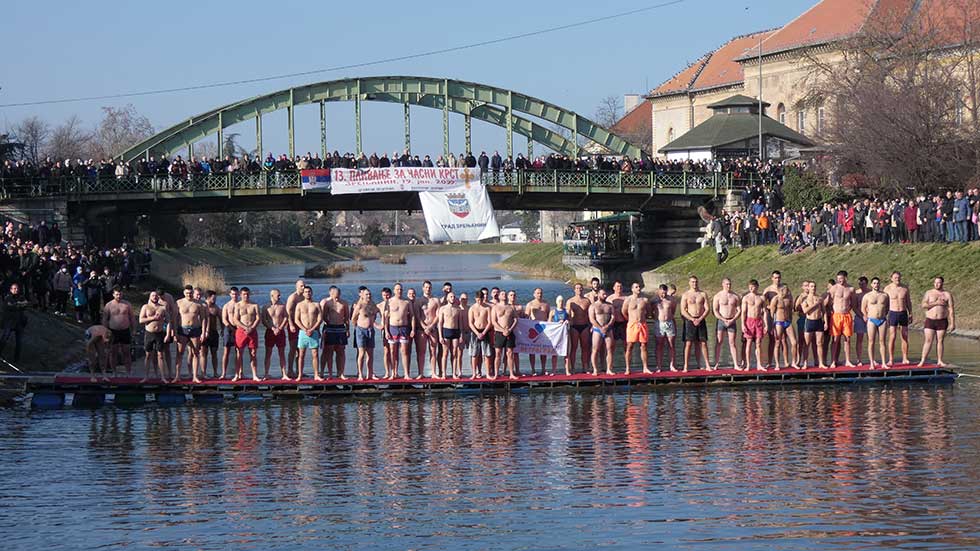 Devojka pobedila u trci za časni krst u Zrenjaninu 1