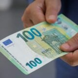 Vučić najavio isplatu po 100 evra mladima početkom juna 10