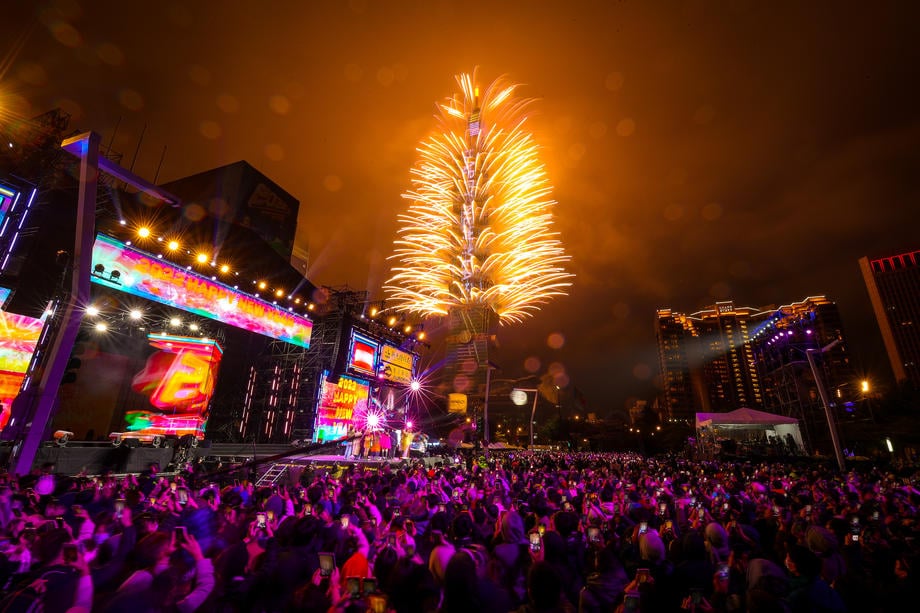 Kako je dočekana Nova godina u svetu? (FOTO) 10 Kako je dočekana Nova godina u svetu? (FOTO) 10