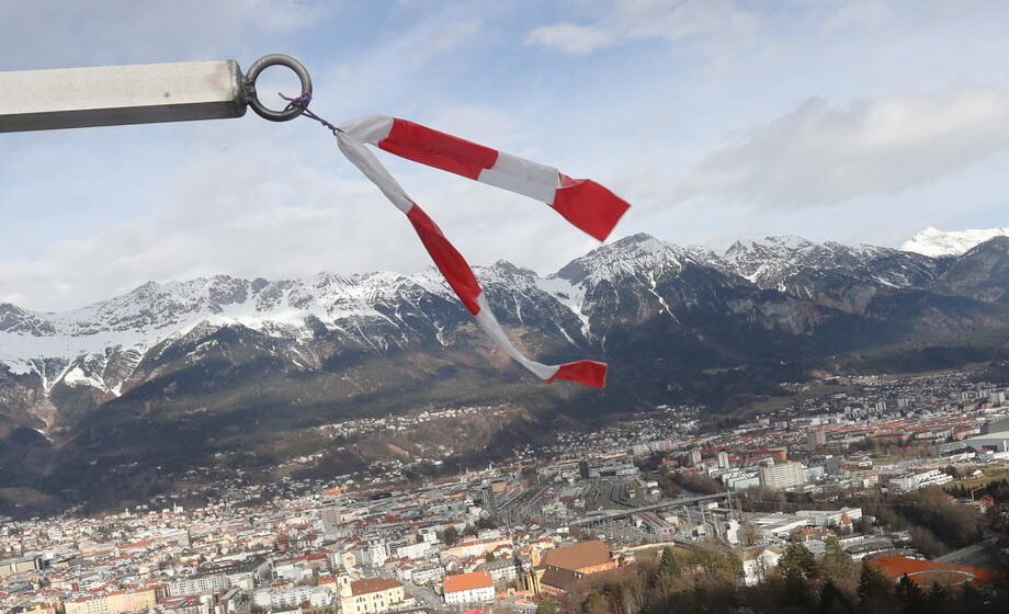 Vetar otkazao ski skokove 1