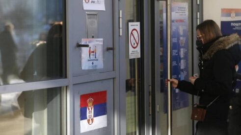 referendum 2022 Vučić upalio sveću za Olivera Ivanovića (FOTO) 11