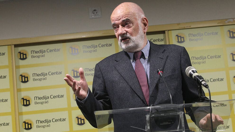 Vladeta Janković vraća udarce i levici i desnici 1