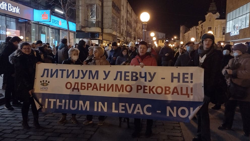 Kako je izgledao protest Kreni-promeni u Kragujevcu: Prvo na skup stižu veterani iz 90ih 1
