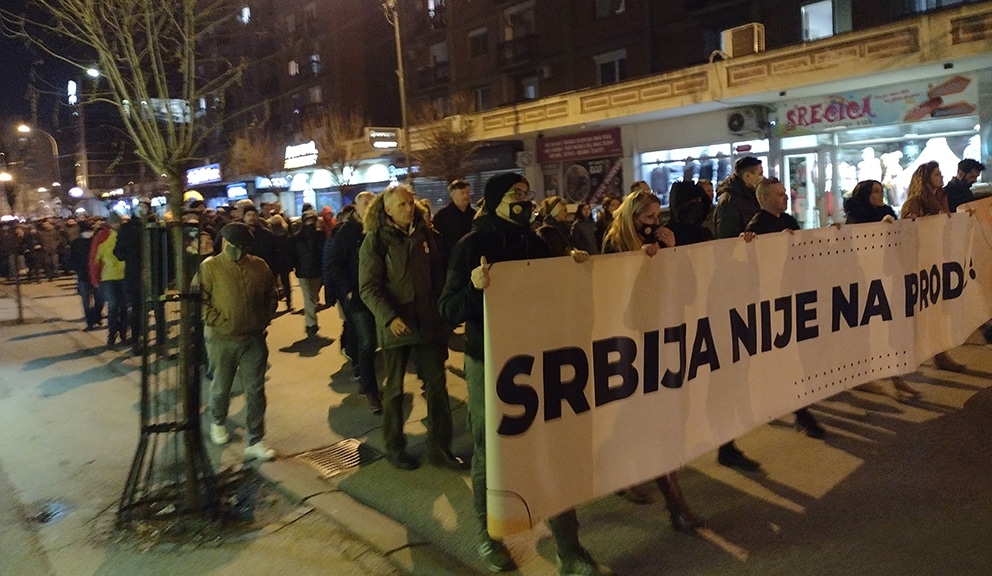 Kako je izgledao protest Kreni-promeni u Kragujevcu: Prvo na skup stižu veterani iz 90ih 2