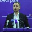 Aleksić Vučiću: Ako ti je teško, skloni se 12