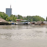 Uklonjeni nelegalni splavovi na Savskom keju 11