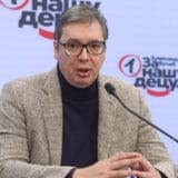 Vučić u Zemunu počeo kampanju i prikupljanje potpisa sa čelnicima naprednjaka 13