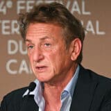 Šon Pen poziva nekog milijardera da kupi avione Ukrajini 8