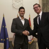 Da li će prisni susret na sajmu vina doneti više koristi Vučiću ili Đokoviću? 2