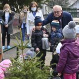 Vesić: Počela sadnja jelki koje je Grad donirao vrtićima 6