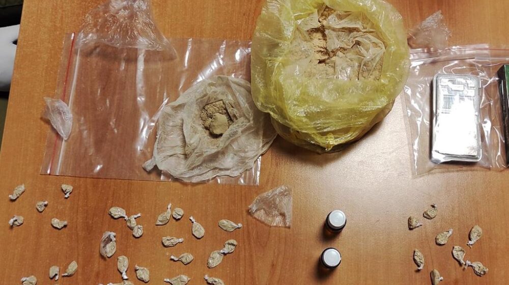 MUP: Policija na Zvezdari zaplenila manju količinu heroina i uhapsila dve osobe 1