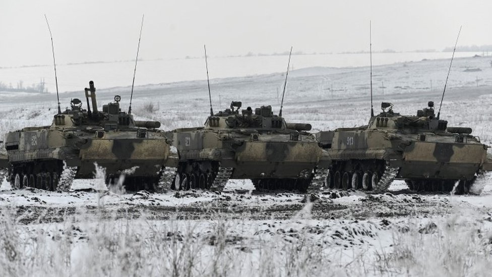 Ukrajina, Rusija i NATO: Amerika šalje dodatne vojnike u Evropu, Putin smatra da Amerika koristi ukrajinsku krizu da naudi Rusiji 4 Russian tanks near the border with Ukraine