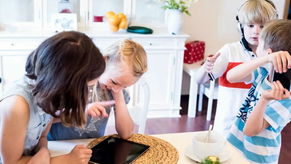 Porodica, deca i psihologija: Ima li kraja suparništvu braće i sestara 2 Sličnosti među braćom i sestrama mogu da podstiču nadmetanje, ali i razlike mogu u istoj meri da stvaraju sukobe