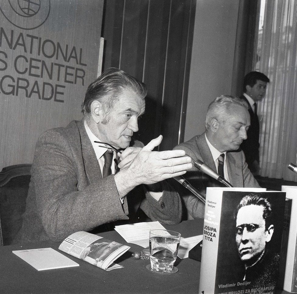 Jugoslavija, Tito i komunizam: Istoričar Vladimir Dedijer - partijski čovek pogleda širih od partije 5 Dedijer na promociji knjige Novi prilozi za biografiju Josipa Broza Tita
