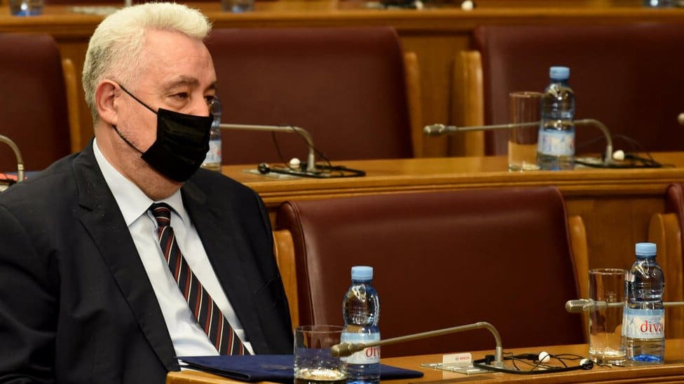 Crna Gora i politika: Posle pada vlade u Crnoj Gori, smenjen i predsednik Skupštine Aleksa Bečić 1 Zdravko Krivokapić