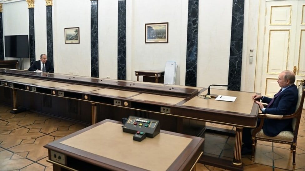 Ukrajinska kriza: Još nisu iscrpljene sve diplomatske mogućnosti, kažu iz Moskve 2 Russian President Vladimir Putin (right) and Russian Foreign Minister Sergei Lavrov. Photo: 14 February 2022