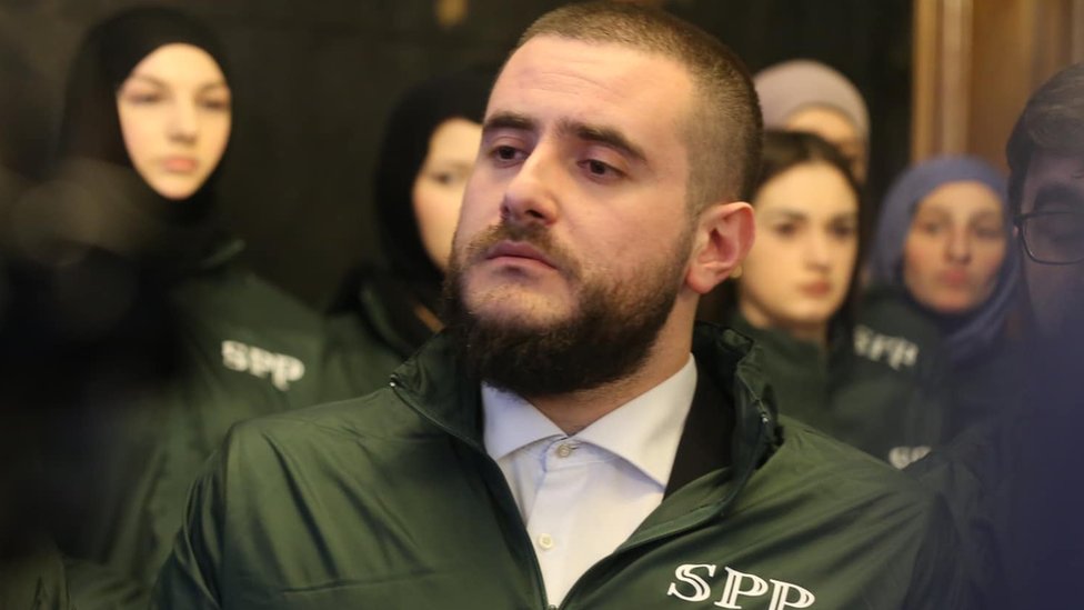 Usame Zukorlić je sin pokojnog muftije sandžačkog Muamera Zukorlića i predsednik stranke SPP.