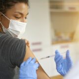 Korona virus i vakcine: Godinu dana je „dugačak period" za proveru bezbednsti vakcina, kažu stručnjaci 8