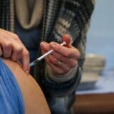 Korona virus: Nastavlja da pada broj novozaraženih u Srbiji, u Engleskoj uništeno skoro pet miliona doza vakcina 7