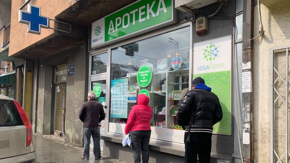 Korona virus: Stručnjaci u Srbiji protiv ukidanja antikovid mera, istraživanje pokazalo da korona virus nije potekao iz laboratorije 1 Red ispred apoteke