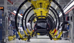 Ko će moći da iskoristi subvenciju od 2.100 evra za kupovinu automobila: Šta voze naši građani i imaju li para za nova kola? 5