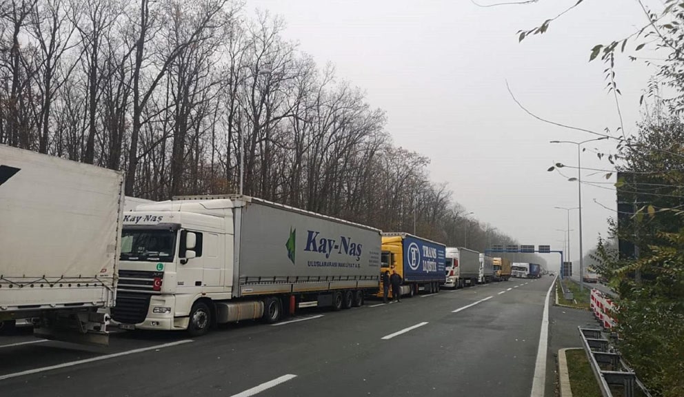 "To što smo u tranziciji ne znači da treba da rastavimo državu": Ekonomisti o preduslovima za privredni rast koji bi Srbiju približio Centralnoj Evropi 2 kamioni, privredni rast