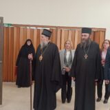 Manastir Hilandar vranjskoj Javnoj biblioteci donirao blizu 900 knjiga i rukopisa 8