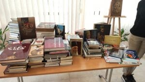 Manastir Hilandar vranjskoj Javnoj biblioteci donirao blizu 900 knjiga i rukopisa 3