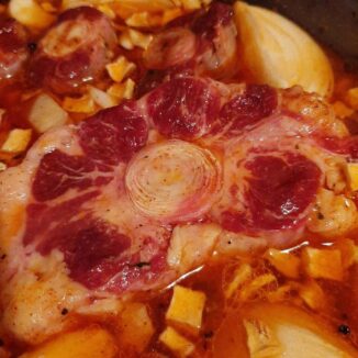 183591057_264934998665903_3983575000775605892_n Recept: Juneći repovi u saftu 3