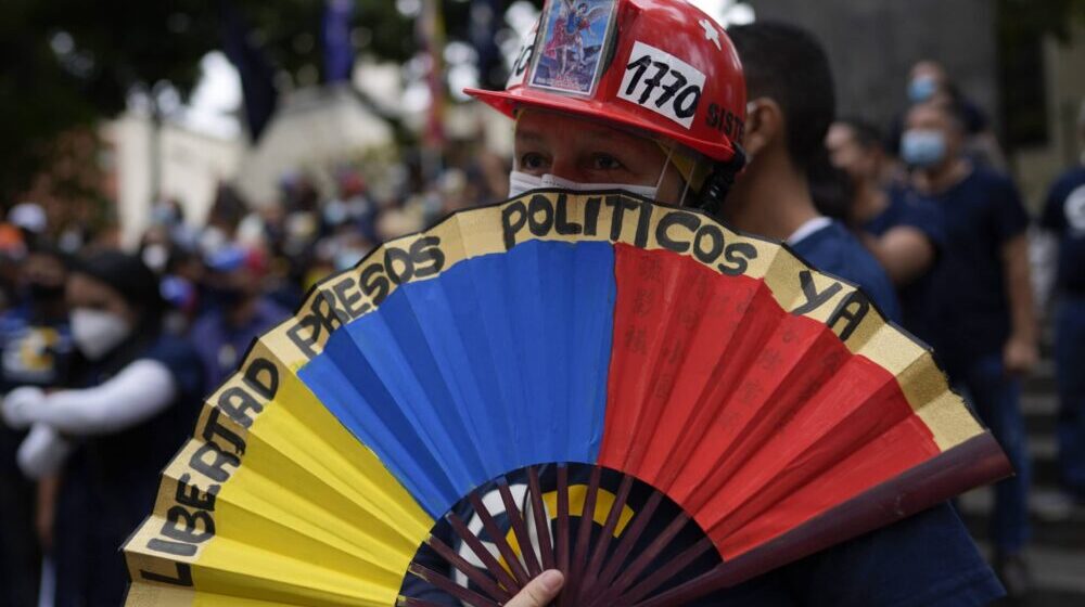 U Venecueli skup pristalica vlasti i opozicije na Dan mladih 1