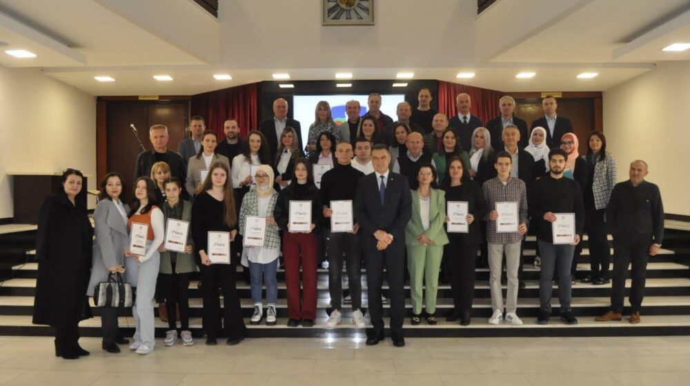 Uručena priznanja učenicima ii nastavnicima