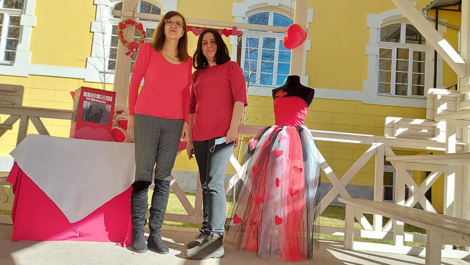 Subotica: Kutak za zaljubljene i ostavljanje ljubavnih pisama u Hemijsko-tehnološkoj školi 2 Subotica: Kutak za zaljubljene i ostavljanje ljubavnih pisama u Hemijsko-tehnološkoj školi 6