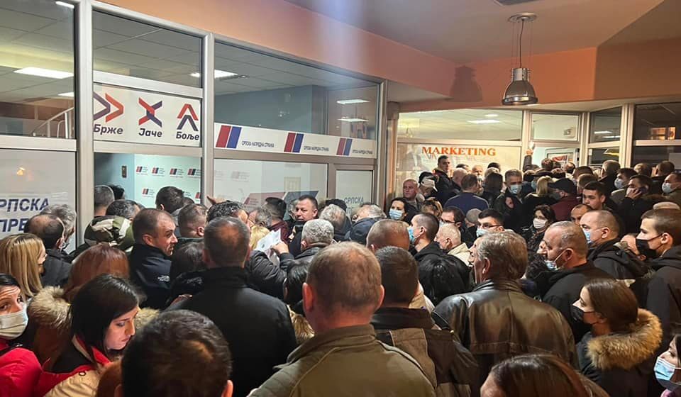 Naprednjaci danas počinju sakupljanje potpisa za izbore u Beogradu: Gde će se potpisati Vučić, Brnabić i Šapić? 1