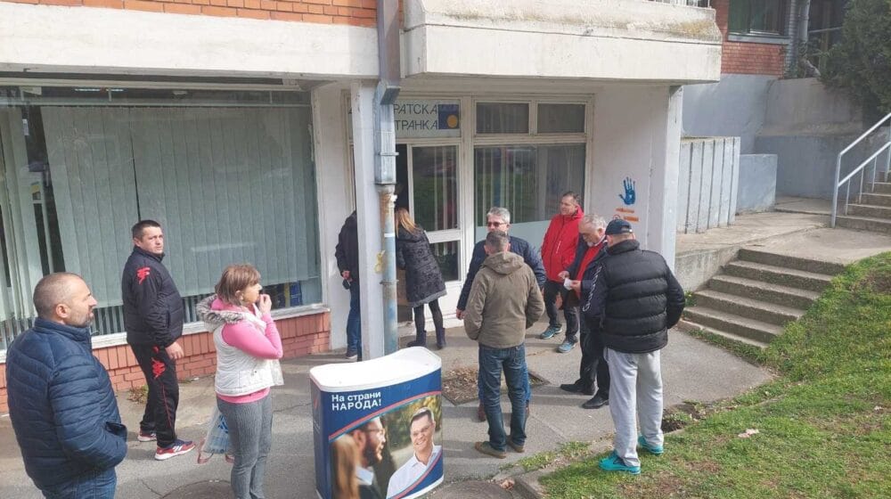 Kikinda: „Ujedinjena Srbija“ danas skupljala potpise za listu koju predvodi Marinika Tepić 1